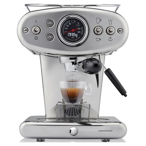 가정에서 바리스타 수준의 커피를 즐기는 일리 커피머신