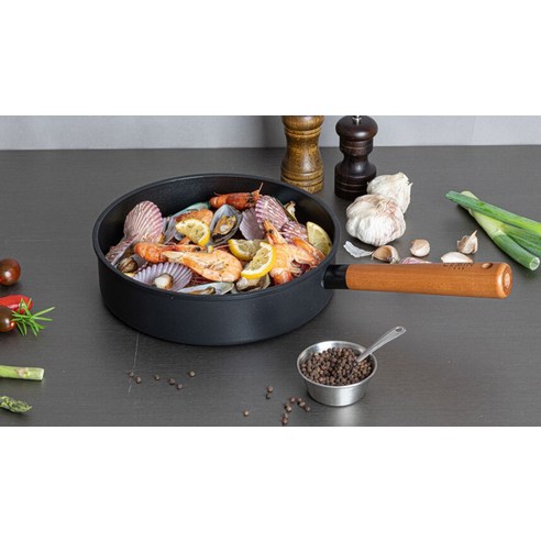 주방을 예술로 승화시키는 마법, 퀸센스 아레나 블랙 인덕션 소테팬