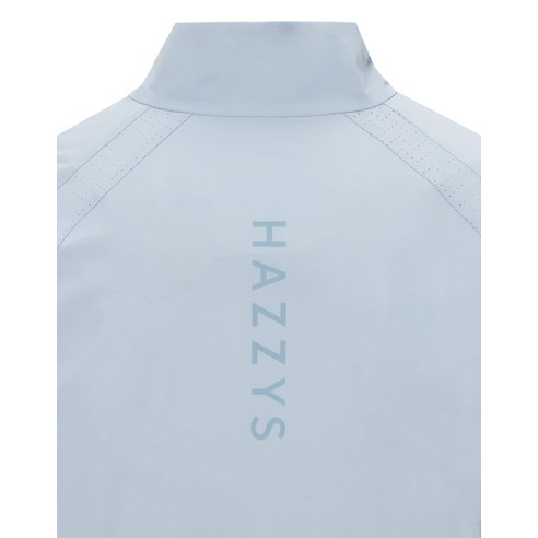 필드를 압도하는 퍼포먼스, 헤지스골프 ESSENTIAL 레이저홀 경량 에어 점퍼