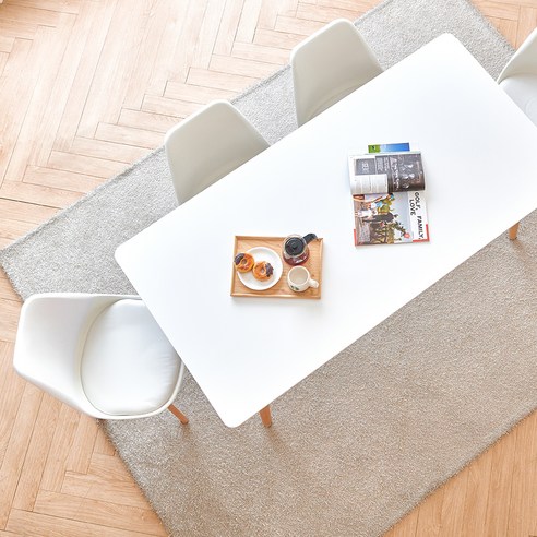 प्राकृतिक आकर्षण और आधुनिक शैली के साथ अपने घर को सजाएं