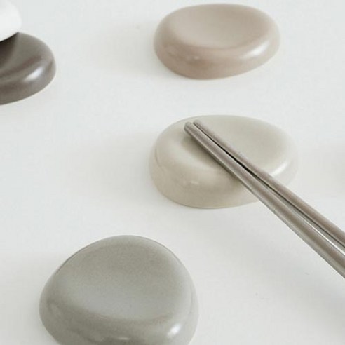 크림빛 조약돌, 식탁에 스며드는 자연의 아름다움