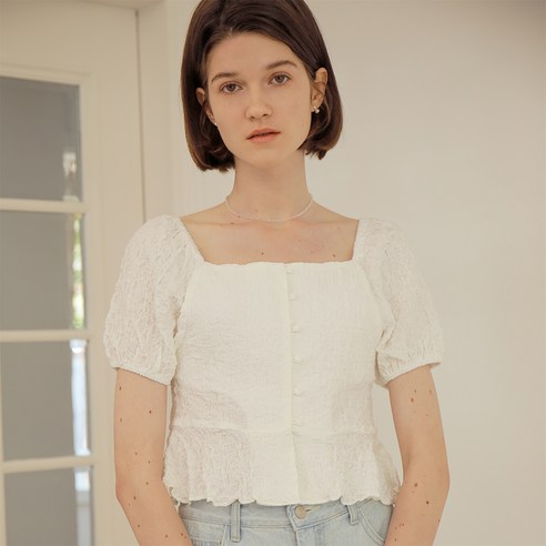 어몽 A SQUARE NECK BUTTON BL