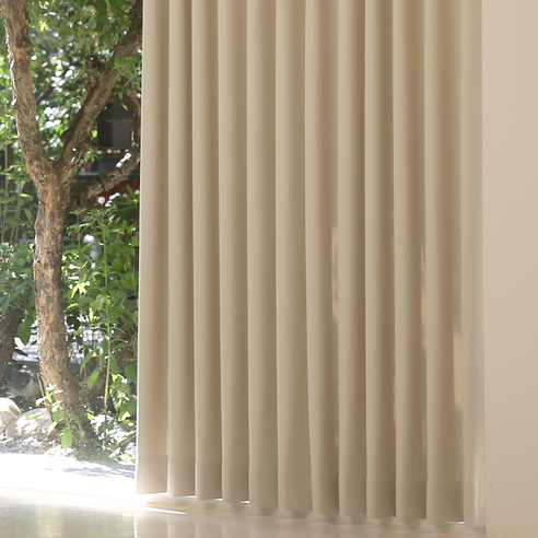 고급스러운 질감과 깊이 있는 색감의 형상기억 암막커튼