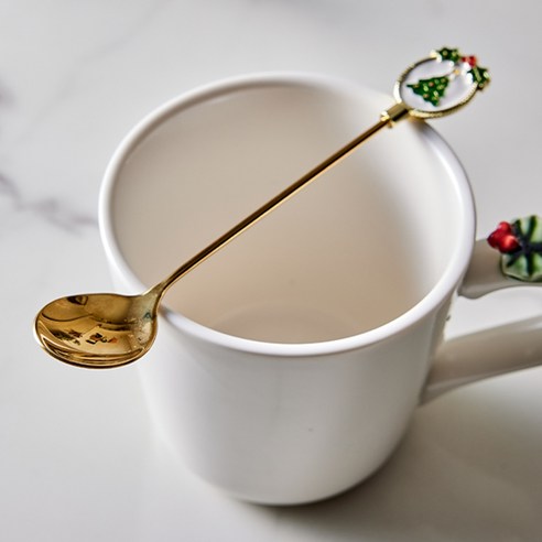 윈터 카니발 티스푼 트리: 겨울 감성을 더하는 특별한 티타임