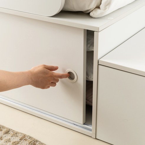 세련되고 편안한 수면과 추가 수납공간을 제공하는 리바트 코코니 수납침대 프레임