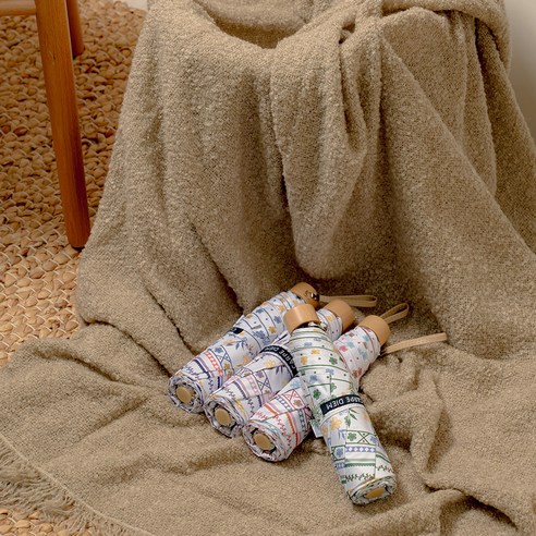 봄의 설렘을 담은 UV 자외선 차단 암막 3단 우산 양산