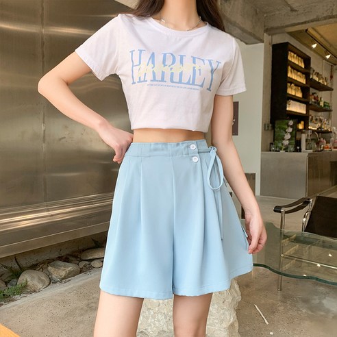 女  時尚  服裝  下裝  短褲  成年女性  成年女性  婦女  女人  淑女