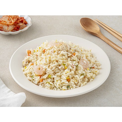 바쁜 하루를 위한 최적의 편의: 풍부한 맛과 편리한 선택의 닭가슴살 통새우 볶음밥