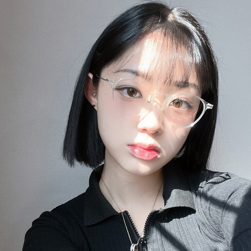女裝  時尚  配飾  喇叭架  眼鏡架  成年女性  成年女性  女裝  女人  女士們