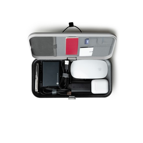 데스크와 침실을 정리하고 기기를 무선으로 충전하는 최고의 솔루션