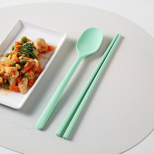 안전하고 스타일리시한 이지실리 실리콘 수저 세트로 식탁을 업그레이드하세요!