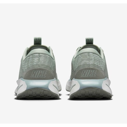 발 디딜 때마다 활력이 샘솟는 나이키 모티바 운동화