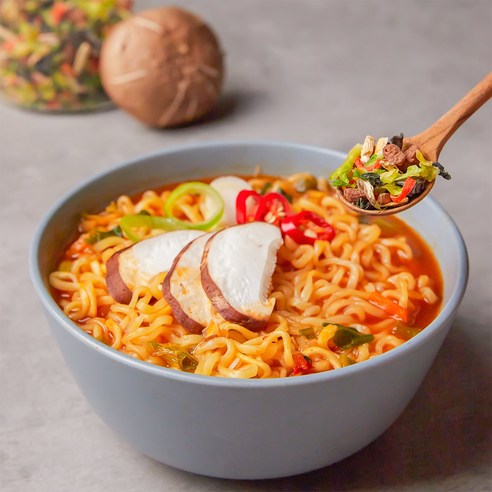 마켓밀러 라면엔 야채 건더기 토핑으로 맛있고 영양가 있는 라면을 즐기세요!