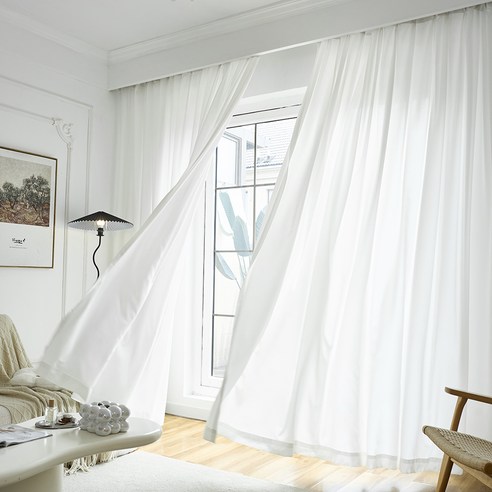 아름다운 디자인과 기능성을 갖춘 커튼