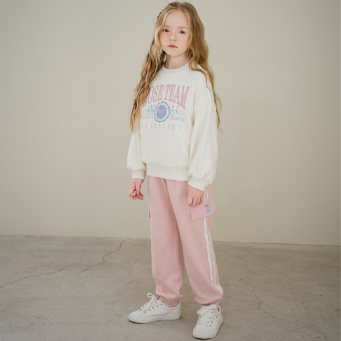 귀여운 포인트 디자인이 매력적인 앤디애플 여아용 조거 상하의 세트