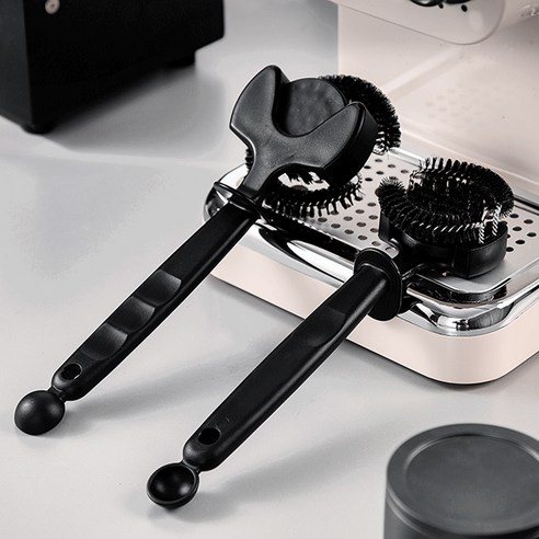 깨끗한 맛의 커피를 위한 필수 청소 도구