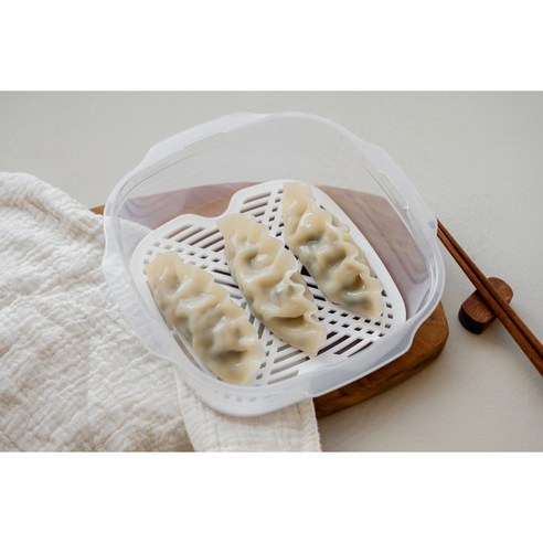 건강하고 맛있는 다양한 요리를 위한 편리한 전자레인지용 찜기 채반