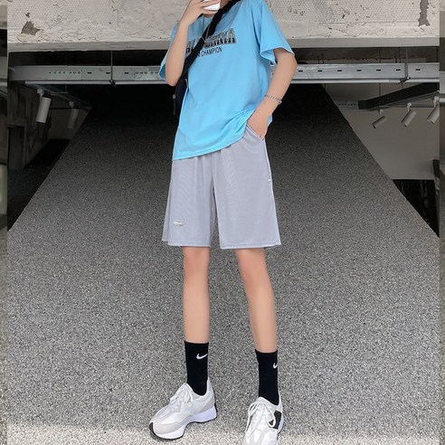 女  時尚  服裝  下裝  短褲  成年女性  成年女性  婦女  女人  淑女