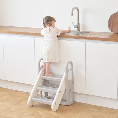 우리 아이, 이제 혼자서도 척척! 아이팜 폴딩 3단 유아 디딤대로 독립심을 키워주세요.