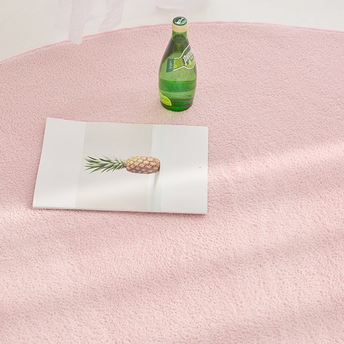 화사함과 편안함을 선사하는 핑크빛 러그, 이니띠움 컬러 마일드