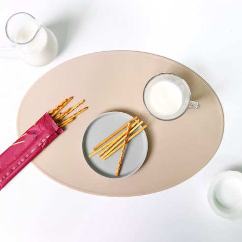 에이드엘 슬림 오발 실리콘 테이블매트, 밀크티, 가로 383mm x 세로 269mm x 두께 1.8mm, 1개