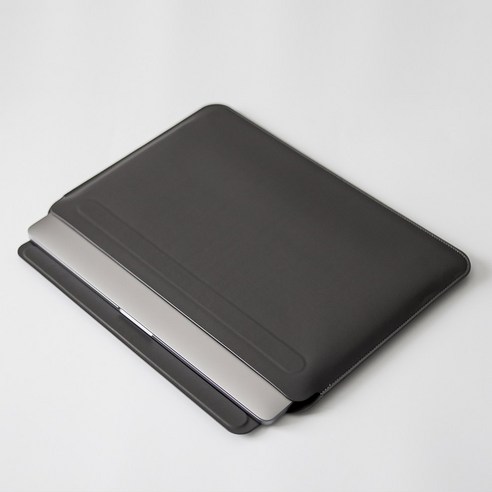 Ekeepment 레더프로 2세대 맥북 가죽 파우치는 훌륭한 보호와 디자인을 제공하는 제품입니다.