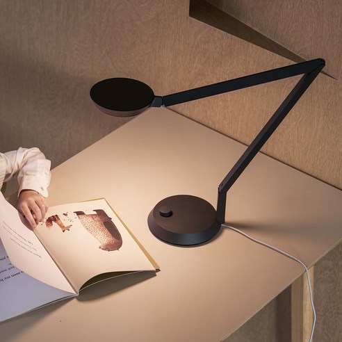 밤샘 작업도 두렵지 않은 눈이 편안한 루메나 LED 스탠드 DESK ON