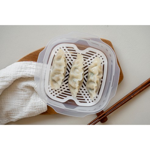 건강하고 맛있는 다양한 요리를 위한 편리한 전자레인지용 찜기 채반