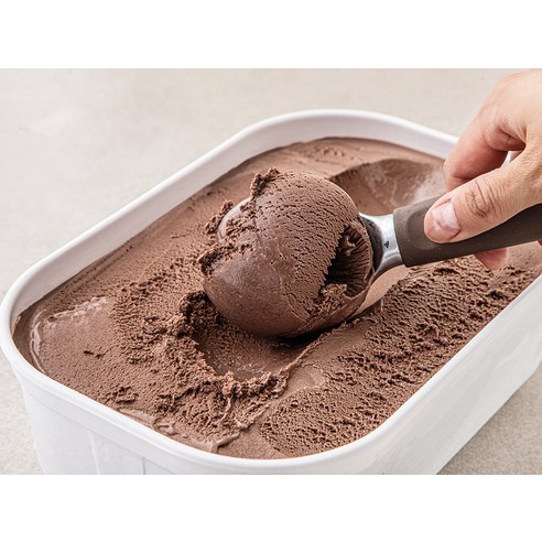 달콤하고 부드러운 초콜릿의 맛과 입안에서 사르르 녹는 食感을 가진 네이처트리 초코맛 아이스크림