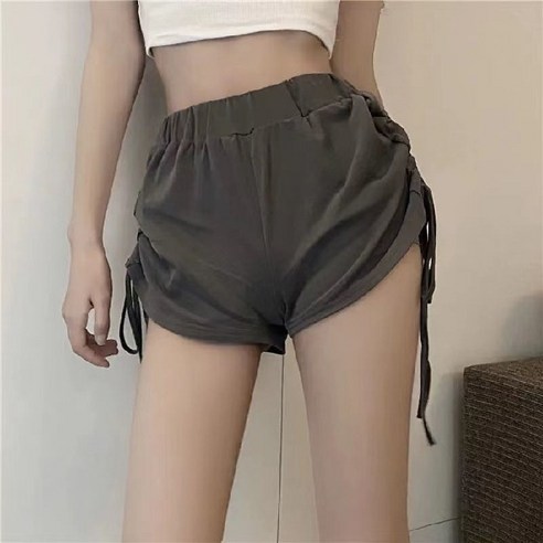 女  時尚  服裝  下裝  短褲  成年女性  成年女性  婦女  女人  淑女