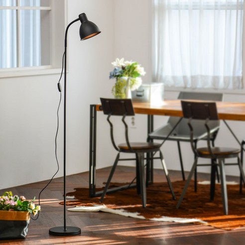 머스타 장스탠드, 블랙