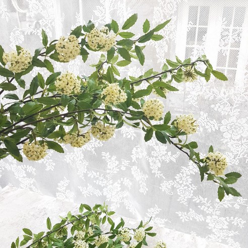 시들 걱정 없이 싱그러움을 더하는 조화 조팝 가지 2종 세트