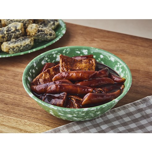 추억을 되살리는 달콤한 짜장 떡볶이