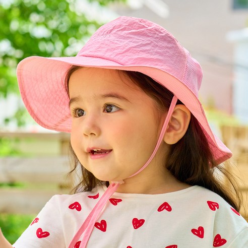 완벽한 자외선 차단과 통풍, 스타일까지 갖춘 여름철 아동 모자