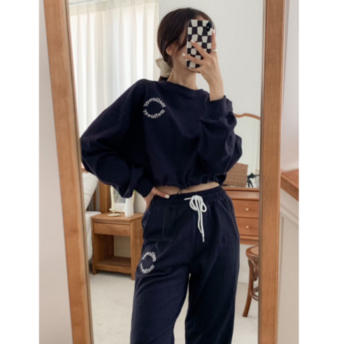 女  時尚  服裝  訓練衣服  頂部和底部  組  成年女性  成年女性  婦女  女人