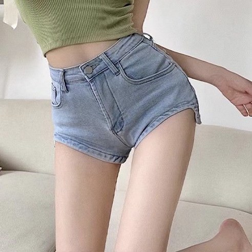 女  時尚  服裝  下裝  短褲  成年女性  成年女性  婦女  女人  淑女
