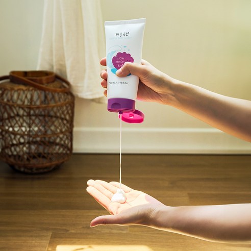 대한민국에서 온 순수한 촉촉함, 바를 유아용 로션으로 우리 아이 피부를 부드럽게 감싸주세요.