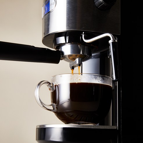 집에서 전문적인 품질의 에스프레소를 간편하게 만드는 최고의 가정용 커피 머신