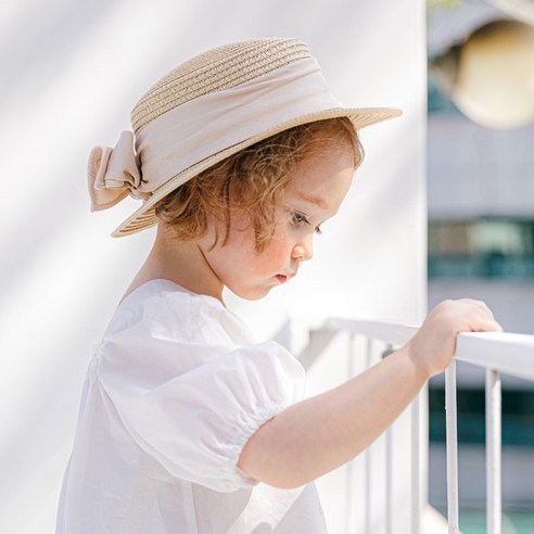 햇살 가득한 여름, 채니봉봉 델루나 밀짚모자와 함께 시원하고 스타일리시하게!