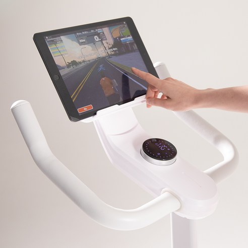 몰입적인 홈트레이닝 경험을 선사하는 더스크랙 퀵스핀 실내 바이크