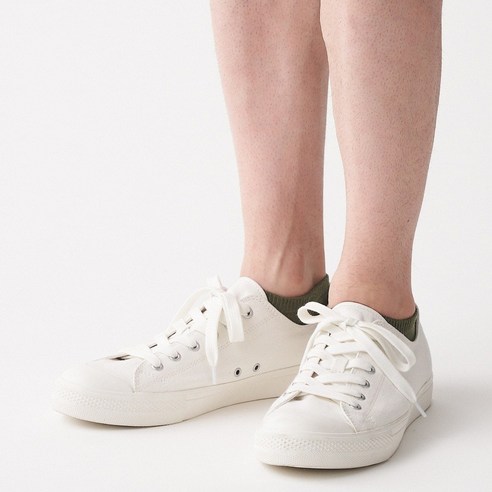 발이 편안한 하루, 무인양품 직각 스니커즈 삭스로 시작하세요.