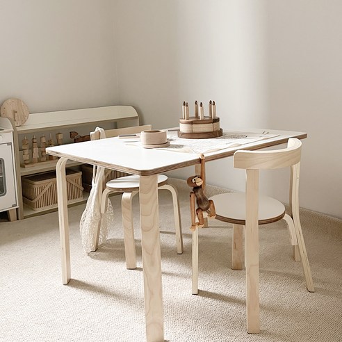 바른 자세와 안전을 생각한 맘스보드 니노 책상, 우리 아이 첫 책상으로 딱!