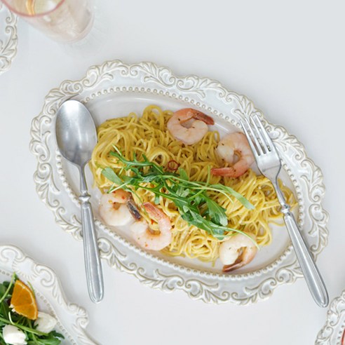 고전적 우아함이 담긴 엔틱바로크 타원접시