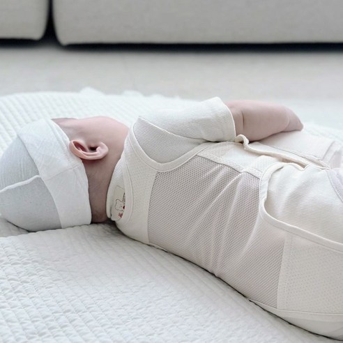 안전과 편안함을 선물하는 베이비소풍 뒤방쿠 올인원 뒤집기방지쿠션