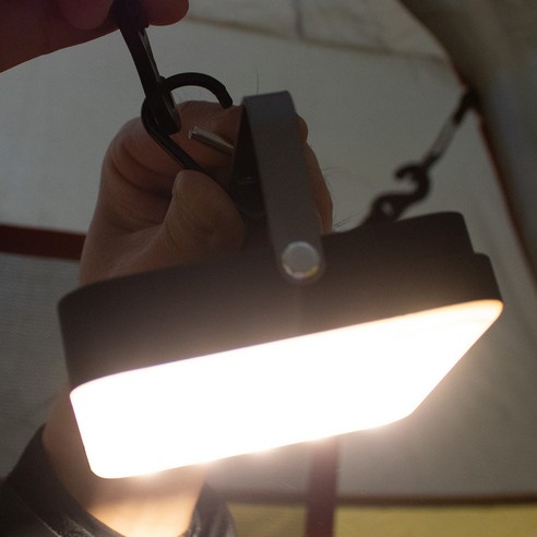 인더스 캠핑 라이트 충전식 LED 랜턴은 USB 충전식이고 방수 가능한 제품입니다.