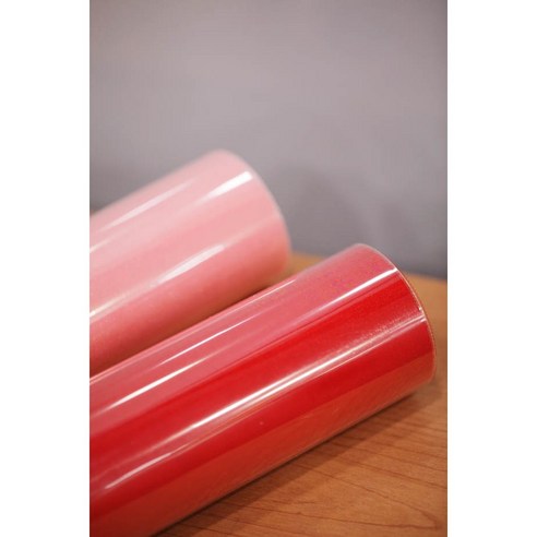 공간을 드라마틱하게 변화시키는 웅장한 대형 망사 리본