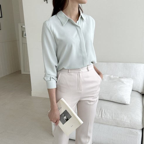 스팀 한 번으로 하루 종일 매끈함을 유지하는 세련되고 실용적인 플루터 구김적지 않는 셔츠