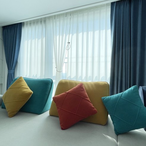 칼바람 막고 아늑함 더하기: 샤인하우스 암막 커튼으로 완성하는 겨울 거실 34평거실커튼