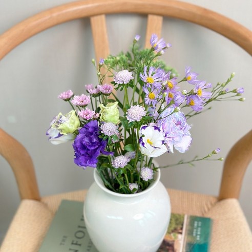 최애컬러 생화 꽃배달 꽃정기구독으로 매달 새로운 꽃을 받아보세요.