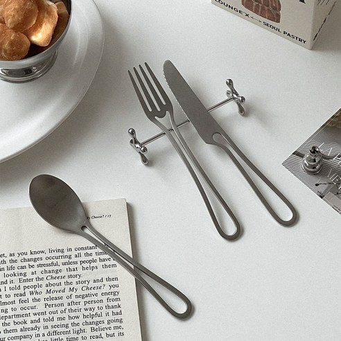 밤의 정취를 담은 비엔토 커트러리 세트로 일상을 특별하게